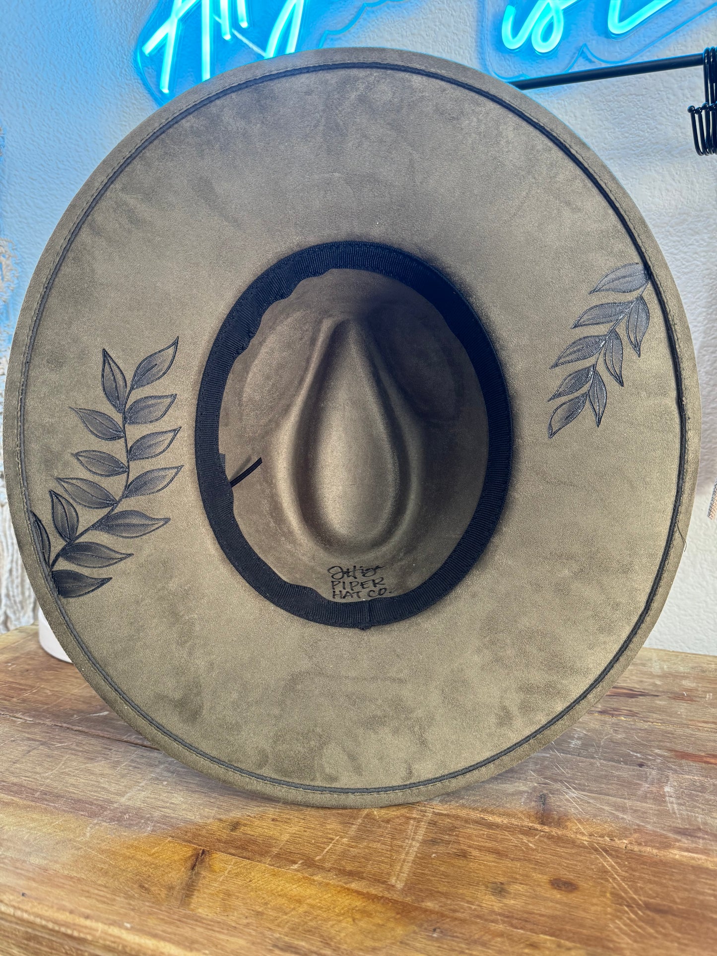 Peña ‘ia in Olive - Burned Wide Brim Hat